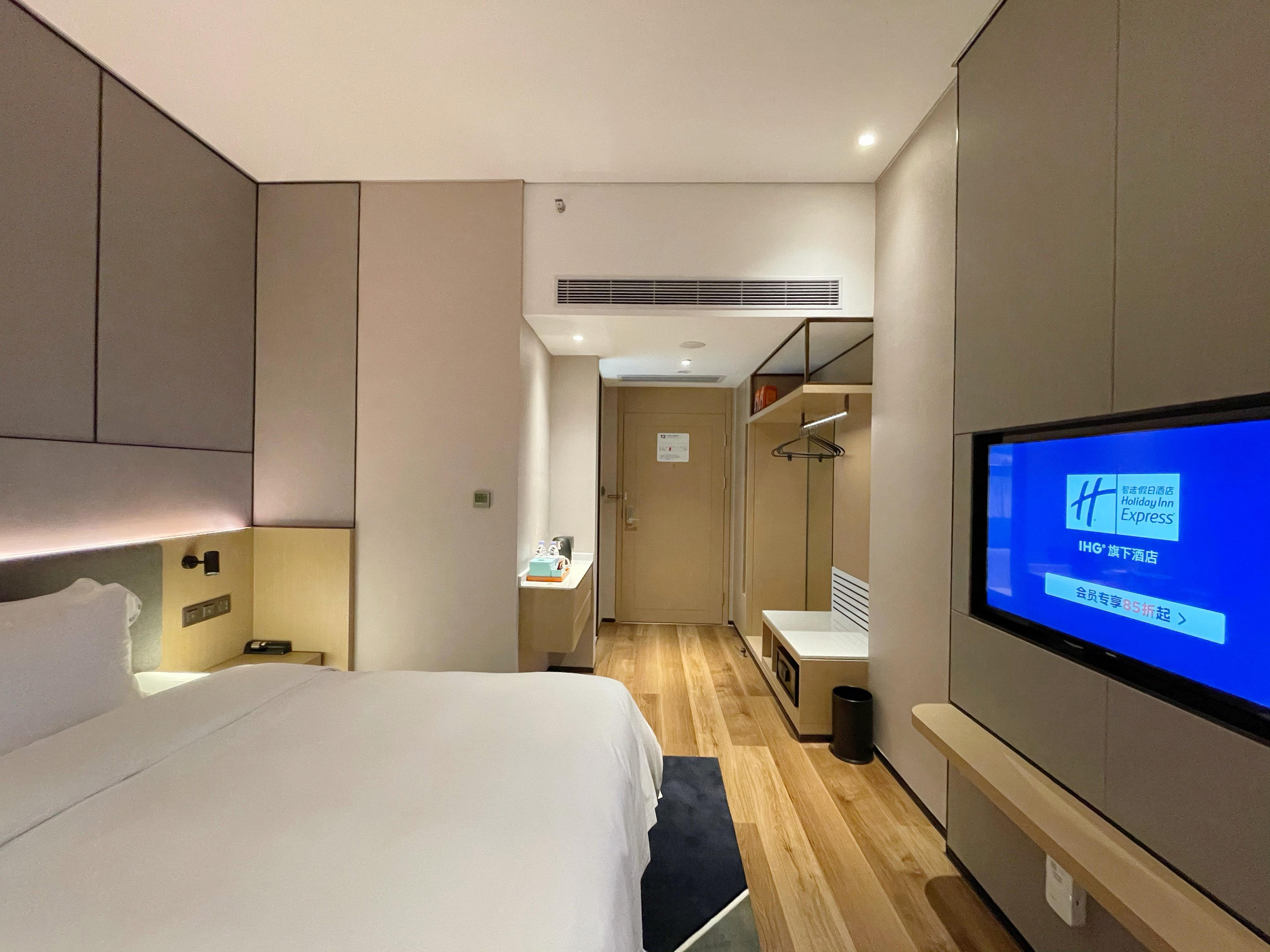 Holiday Inn Express Shenzhen Longhua By Ihg Exterior photo