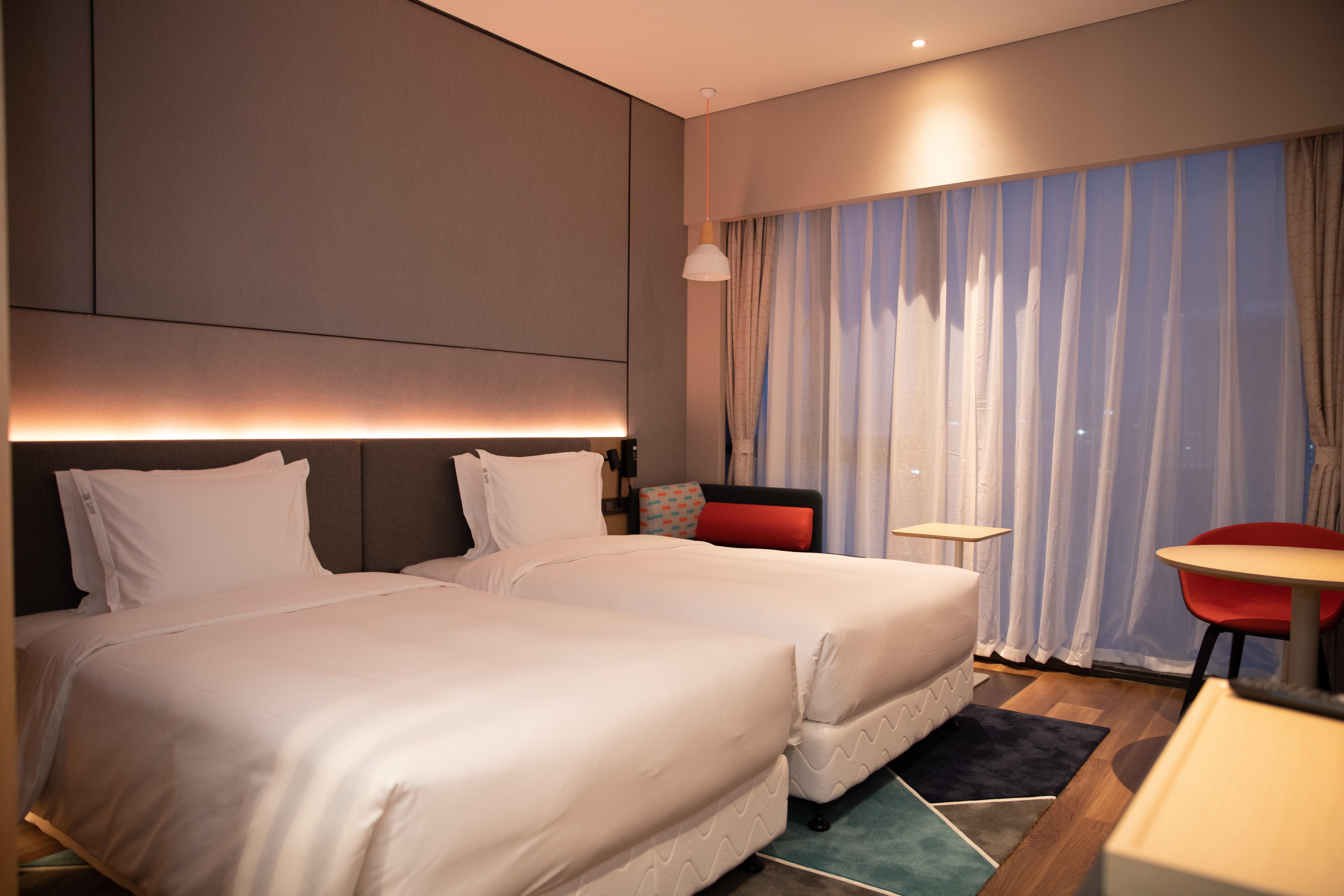 Holiday Inn Express Shenzhen Longhua By Ihg Exterior photo